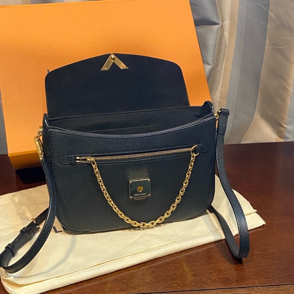 Louis Vuitton Very Messenger - Picture 9 of 13